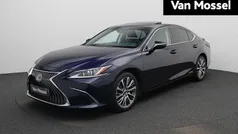 Blauw Gebruikt 2019 Lexus ES300H Luxury Line Sedan | € 29.945 (Goede deal)
