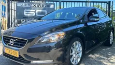 Zwart Gebruikt 2013 Volvo V40 Stationwagen | € 5.745 (Goede deal)