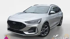 Moondust silver (licht grijs) Gebruikt 2023 Ford Focus ST-Line Stationwagen | € 19.940 (Goede deal)