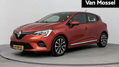 Rood Gebruikt 2020 Renault Clio V Zen Hatchback | € 13.935 (Eerlijke prijs)