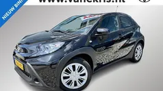 Gebruikt 2024 Toyota Aygo Play Hatchback | € 18.640 (Eerlijke prijs)