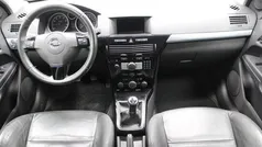Zwart Gebruikt 2009 Opel Astra GTC Cosmo Hatchback | € 2.995 (Eerlijke prijs)