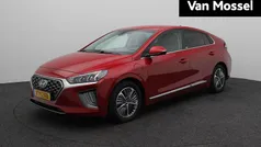 Rood, metallic lak Gebruikt 2021 Hyundai Ioniq Comfort Sedan | € 19.440 (Eerlijke prijs)