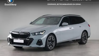 Grijs Gebruikt 2025 BMW 530e M Sport Stationwagen | € 61.950 (Eerlijke prijs)