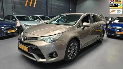 Bruin Gebruikt 2016 Toyota Avensis Stationwagen | € 13.995 (Eerlijke prijs)