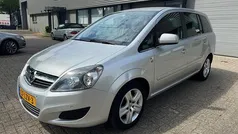 Grijs, metallic lak Gebruikt 2010 Opel Zafira Edition MPV | € 1.500 (Super prijs)