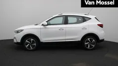 Wit Gebruikt 2023 MG ZS Comfort Sedan | € 26.495 (Eerlijke prijs)