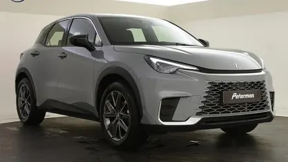 Grijs (metallic) Gebruikt 2025 Lexus LBX SUV | € 37.499 (Eerlijke prijs)