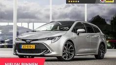 Grijs, metallic lak Gebruikt 2019 Toyota Corolla Premium Stationwagen | € 25.950 (Eerlijke prijs)