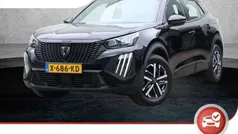 Zwart Gebruikt 2023 Peugeot e-2008 Active SUV | € 24.800 (Goede deal)