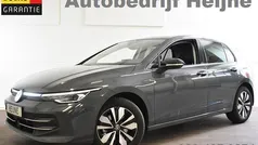 Grijs, metallic lak Gebruikt 2024 VW Golf VIII Life Hatchback | € 28.745 (Goede deal)