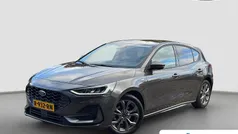 Gebruikt 2022 Ford Focus ST-Line Hatchback | € 21.395 (Eerlijke prijs)