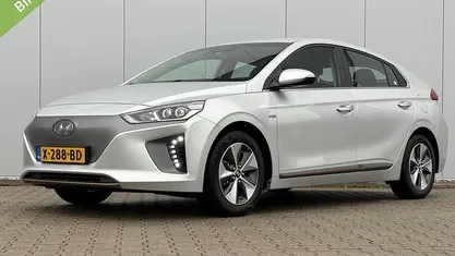 Wit Gebruikt 2017 Hyundai Ioniq Comfort Hatchback | € 13.435 (Eerlijke prijs)