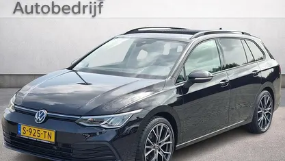Gebruikt 2023 VW Golf VIII Life Stationwagen | € 22.945 (Eerlijke prijs)