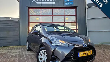 Occasion Toyota Yaris Hybrid 75 PK (55 kW) 2017 Grijs (metallic) Hatchback