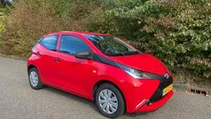Rood Gebruikt 2015 Toyota Aygo Hatchback | € 7.450 (Eerlijke prijs)