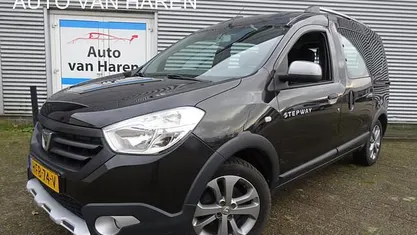 Zwart (metallic) Gebruikt 2017 Dacia Dokker Stepway MPV | € 9.950 (Super prijs)