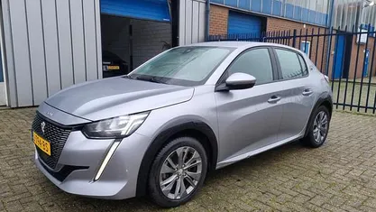 Occasion 2020 Peugeot e-208 Allure Hatchback | € 9.950 (Goede deal)