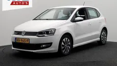 Wit, metallic lak Gebruikt 2015 VW Polo Edition Hatchback | € 6.945 (Eerlijke prijs)