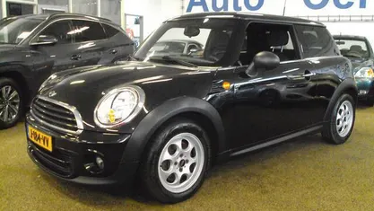 Zwart Gebruikt 2012 Mini ONE Hatchback | € 4.250 (Eerlijke prijs)