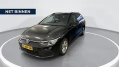 Zwart Gebruikt 2023 VW Golf VIII Life Stationwagen | € 26.940 (Eerlijke prijs)