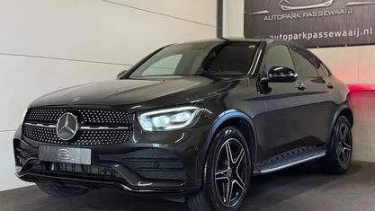 Zwart (metallic) Occasion 2020 Mercedes GLC200 AMG SUV | € 43.950 (Eerlijke prijs)