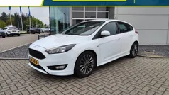 Wit Gebruikt 2018 Ford Focus ST-Line Hatchback | € 15.935 (Eerlijke prijs)