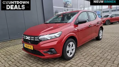 Gebruikt 2023 Dacia Sandero Essentiel Hatchback | € 16.645 (Eerlijke prijs)