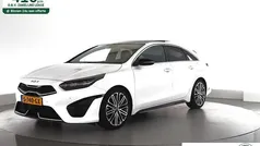 Wit Gebruikt 2023 Kia ProCeed Hatchback | € 31.450 (Eerlijke prijs)