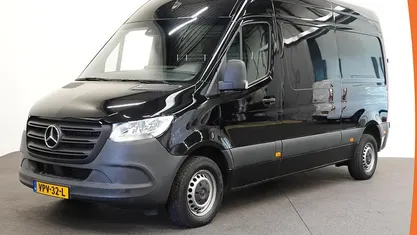 Zwart Gebruikt 2022 Mercedes Sprinter Van | € 31.890 (Eerlijke prijs)