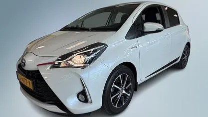 Occasion Toyota Yaris Hybrid Design 101 PK (74 kW) 2018 Wit (parellak) Hatchback