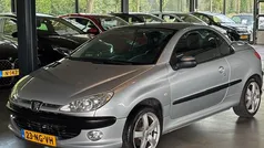 Grijs Gebruikt 2003 Peugeot 206 CC Premium Cabriolet | € 1.945 (Eerlijke prijs)