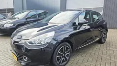 Zwart Gebruikt 2014 Renault Clio IV Dynamique Hatchback | € 4.499 (Eerlijke prijs)
