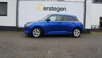 Blauw (metallic) Gebruikt 2025 Suzuki Swift Hatchback | € 20.950 (Eerlijke prijs)