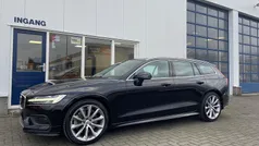 Zwart Gebruikt 2019 Volvo V60 Momentum Stationwagen | € 26.950 (Eerlijke prijs)