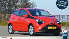 Rood Gebruikt 2020 Toyota Aygo X-play Hatchback | € 14.290 (Eerlijke prijs)