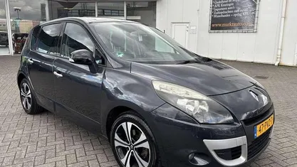 Gebruikt 2011 Renault Scénic III Bose Edition MPV | € 3.940 (Eerlijke prijs)