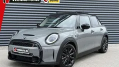 Gebruikt 2021 Mini Cooper S Essential Hatchback | € 32.945 (Eerlijke prijs)