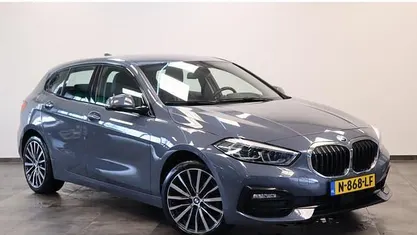 Grijs Gebruikt 2021 BMW 118 Basis Hatchback | € 23.850 (Eerlijke prijs)