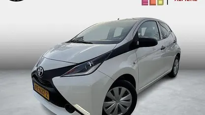 Wit Gebruikt 2017 Toyota Aygo Hatchback | € 8.499 (Eerlijke prijs)