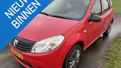 Occasion Dacia Sandero 75 PK (55 kW) 2009 Rood Hatchback