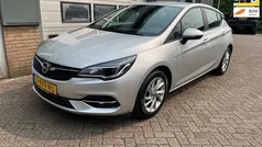 Grijs Gebruikt 2020 Opel Astra Edition Hatchback | € 13.900 (Eerlijke prijs)
