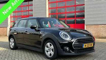 Zwart Gebruikt 2022 Mini One Clubman Stationwagen | € 12.950 (Goede deal)