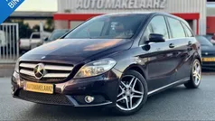 Paars, metallic lak Gebruikt 2014 Mercedes B180 Edition MPV | € 9.940 (Super prijs)