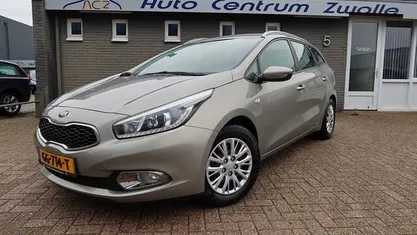Grijs (metallic) Occasion 2015 Kia Ceed Comfort Hatchback | € 7.750 (Eerlijke prijs)