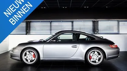 Grijs, metallic lak Gebruikt 2006 Porsche 911 Carrera 4S Coupé | € 58.900 (Eerlijke prijs)