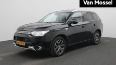 Zwart Gebruikt 2015 Mitsubishi Outlander P-HEV Edition SUV | € 15.400 (Eerlijke prijs)