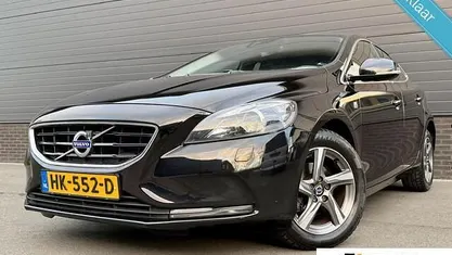 Zwart (metallic) Gebruikt 2015 Volvo V40 Ocean Race Hatchback | € 5.950 (Goede deal)
