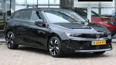 Zwart Gebruikt 2022 Opel Astra Elegance Hatchback | € 21.950 (Eerlijke prijs)