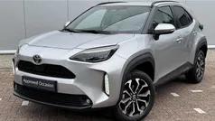 Grijs, metallic lak Gebruikt 2024 Toyota Yaris Cross Edition SUV | € 29.641 (Eerlijke prijs)